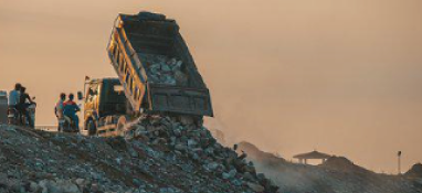 危險廢物非法傾倒屢禁不止的背后是什么作祟？又該如何解決？